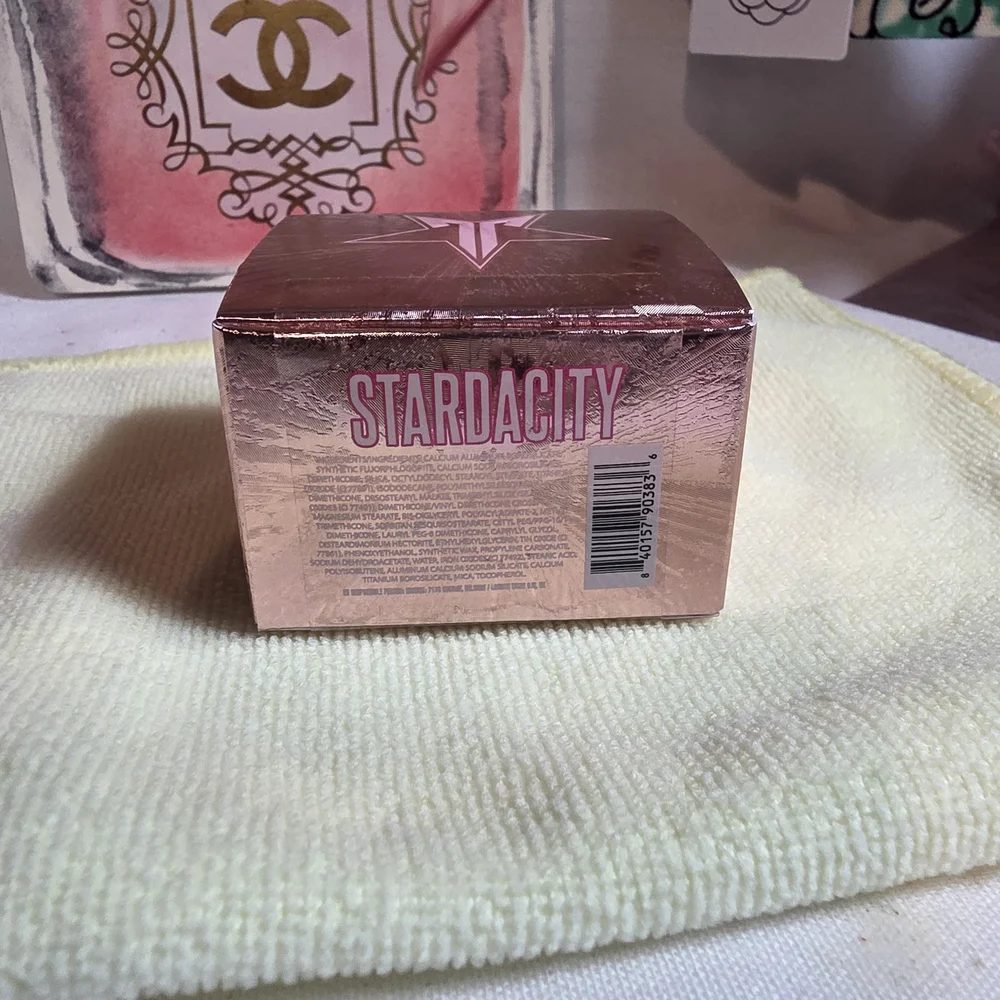 Jeffree Star Eye Gloss Powder - Rose Gold Box